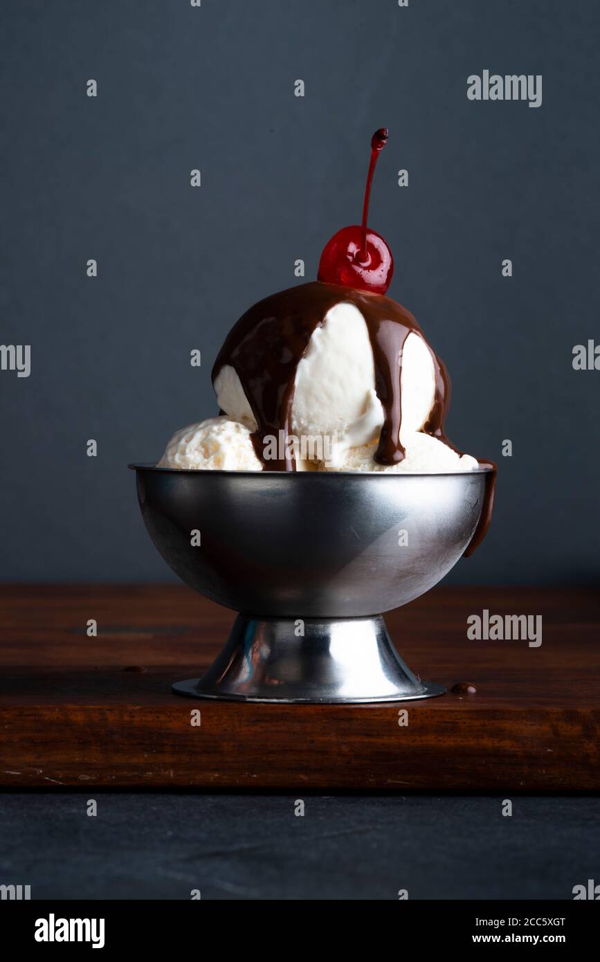 Ice cream & hot chocolate sauce Stock Photo Alamy