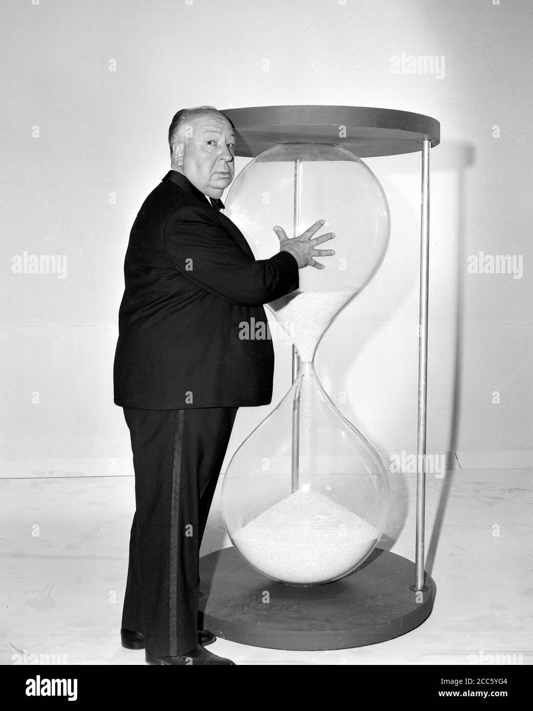 Publicity photo of film and television director Alfred Hitchcock  during his anthology television series 'Alfred Hitchcock Presents' 1962 CBS.  File Reference # 34000-263THA Stock Photo