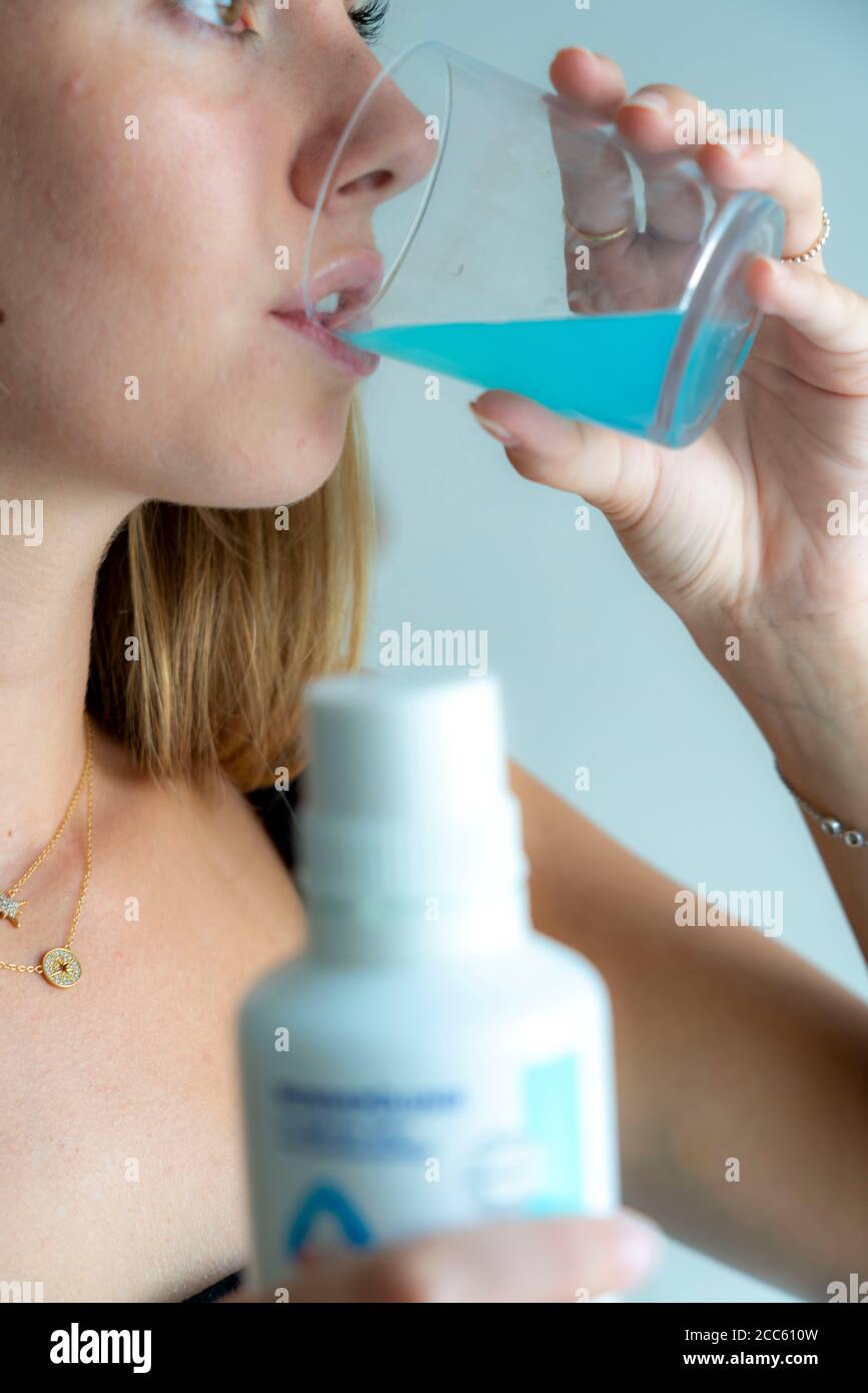 Bad breath, prevention through cleaning, mouth rinse, Stock Photo