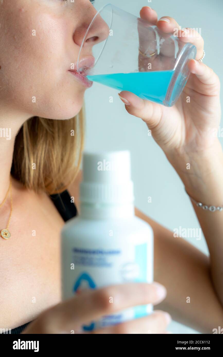 Bad breath, prevention through cleaning, mouth rinse, Stock Photo