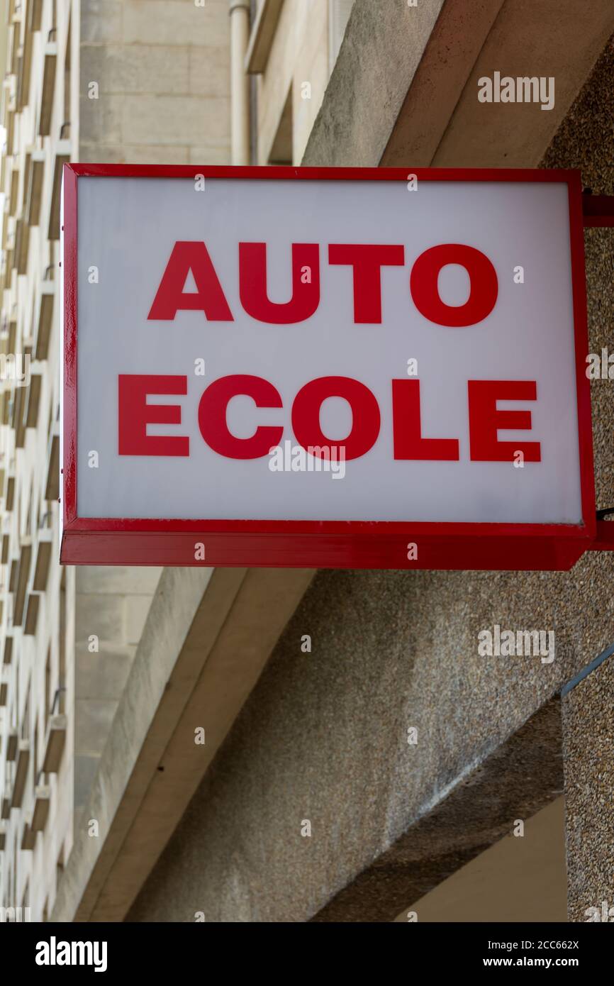Red and white sign indicating 'Auto école' written in French, meaning 'driving school'. France Stock Photo