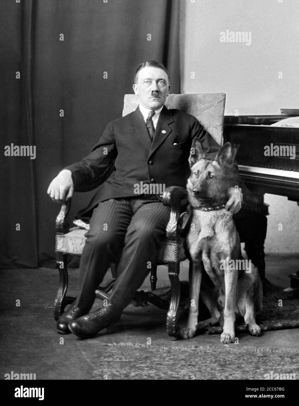Portrait of Adolf Hitler (1889-1945) with his dog, c.1924 Stock Photo
