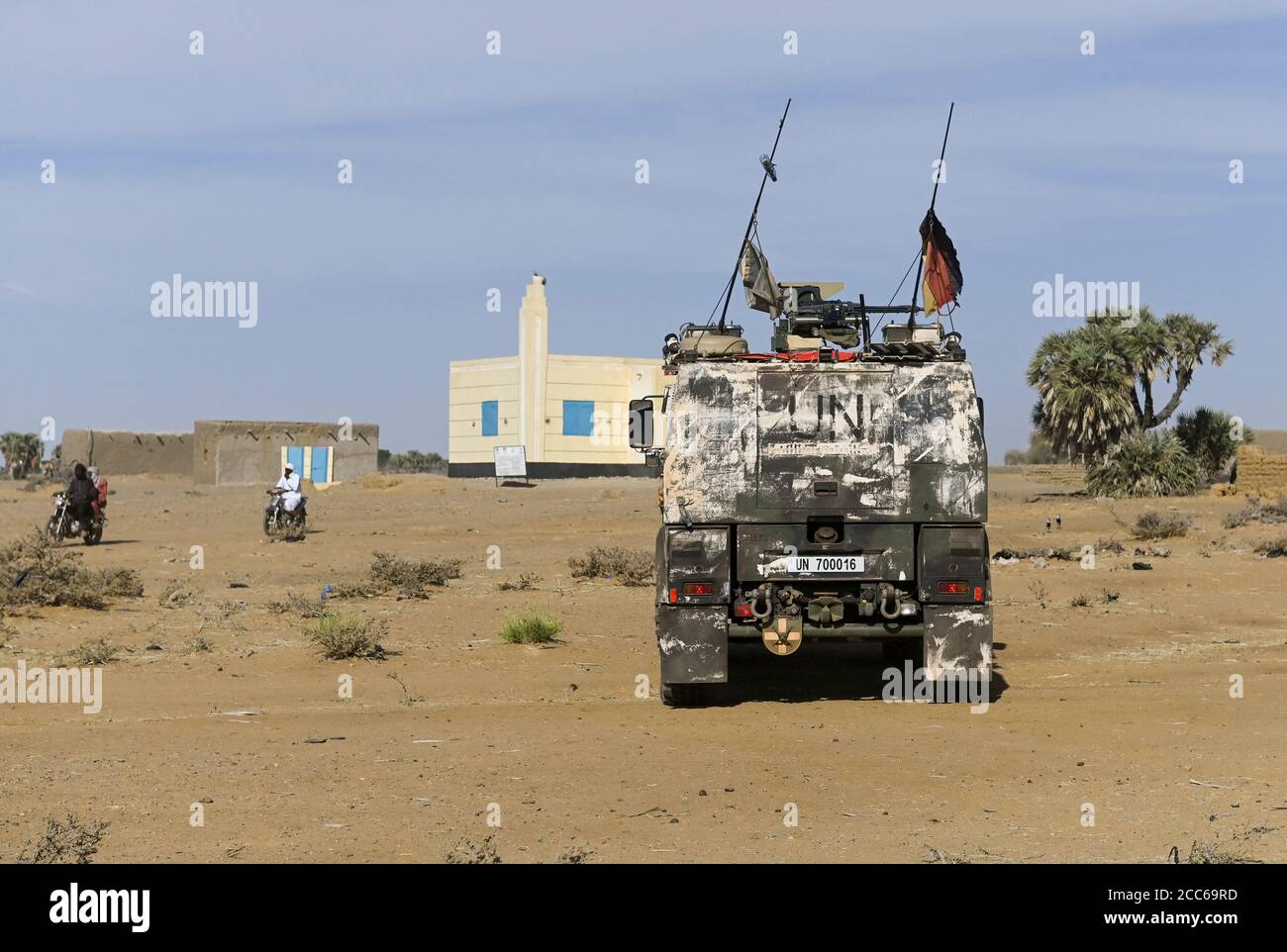 MALI, Gao, Minusma UN peace keeping mission, Camp Castor, german army Bundeswehr, patrol in village BAGOUNDJÉ, mosque Stock Photo