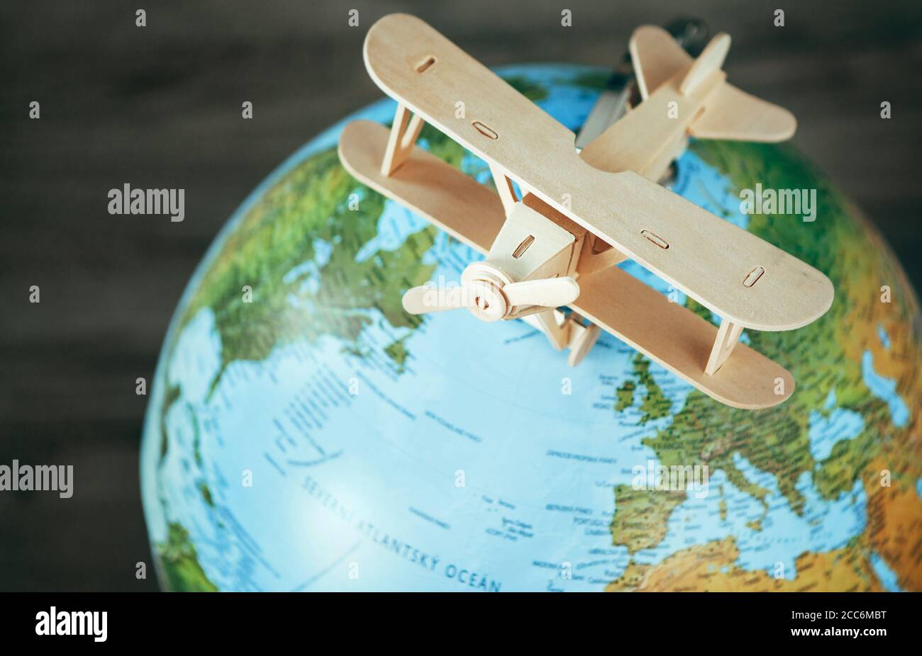 Vintage plane globe map hi-res stock photography and images - Alamy