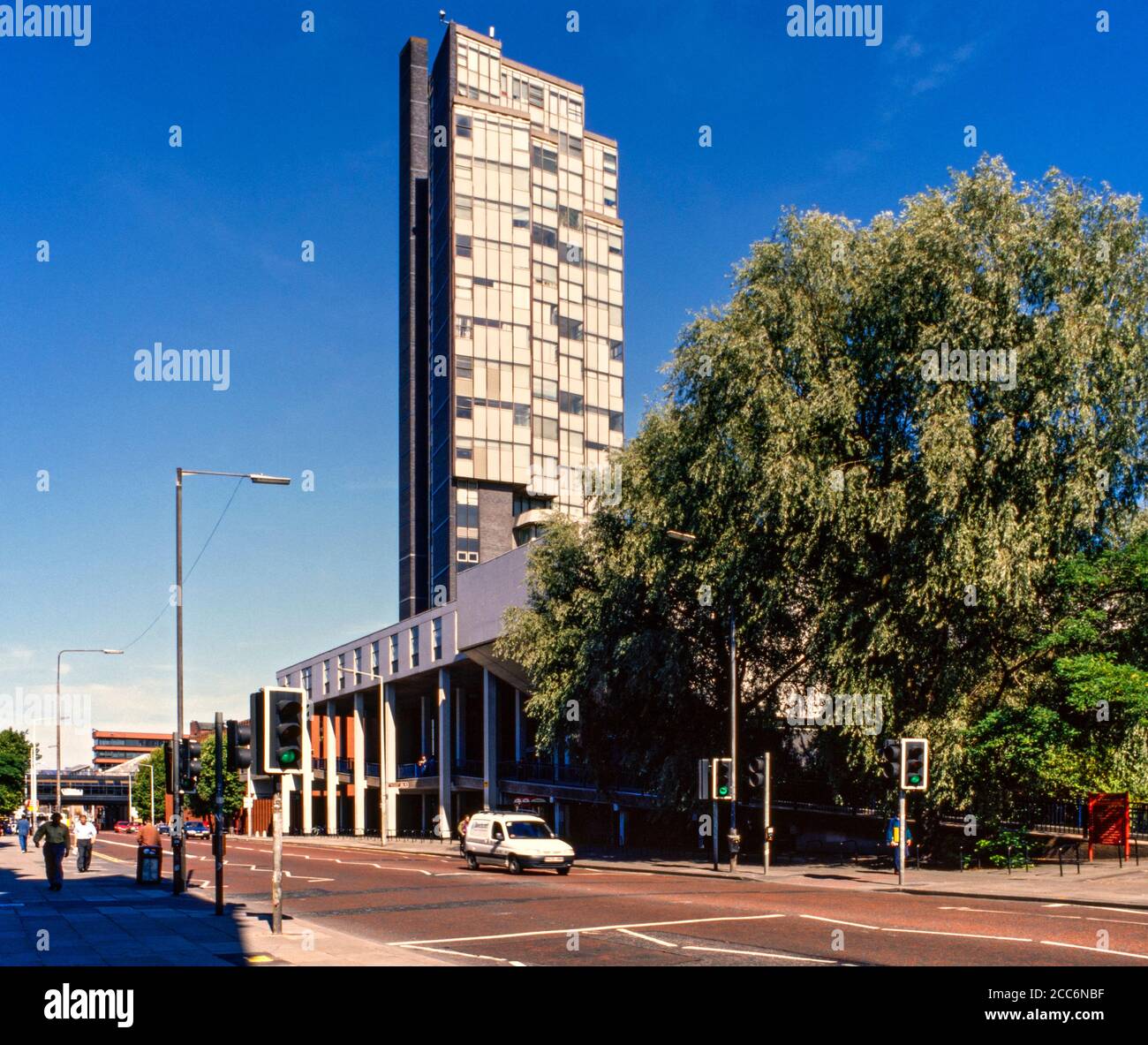 The University of Manchester Mathematics Building, July 1999. Oxford ...