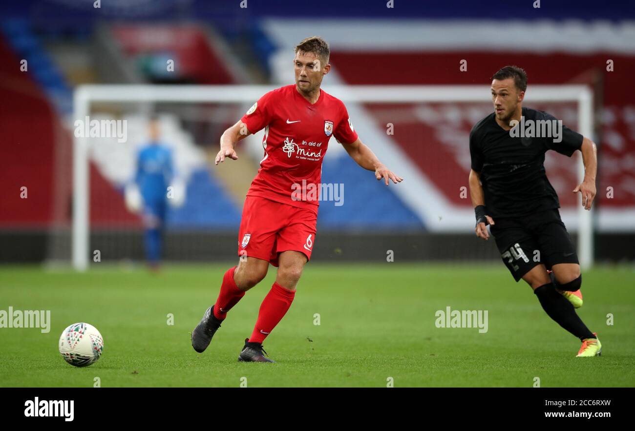 Sarajevo's Andrej Dokanovic (right) and Connah's Quay Nomads' Danny Harrison battle for the ball during the UEFA Champions League qualifying first round match at The Cardiff City Stadium, Cardiff. Stock Photo