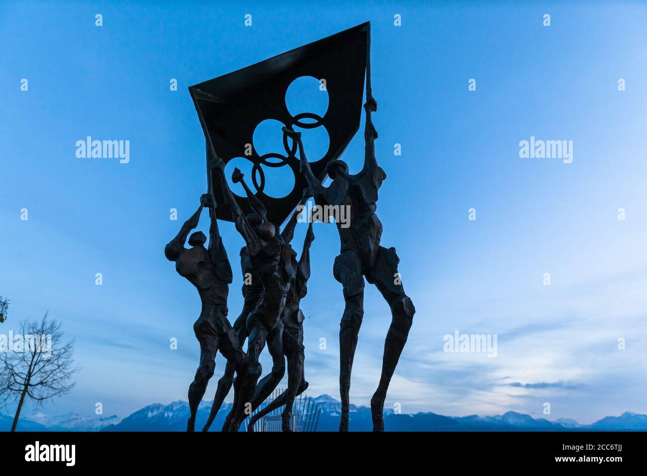 Lausanne Switzerland November 12 16 Sculpture Of People Holding Five Rings Symbol Of Olympic Games In Front Of Olympic Museum On The Shore Of Stock Photo Alamy