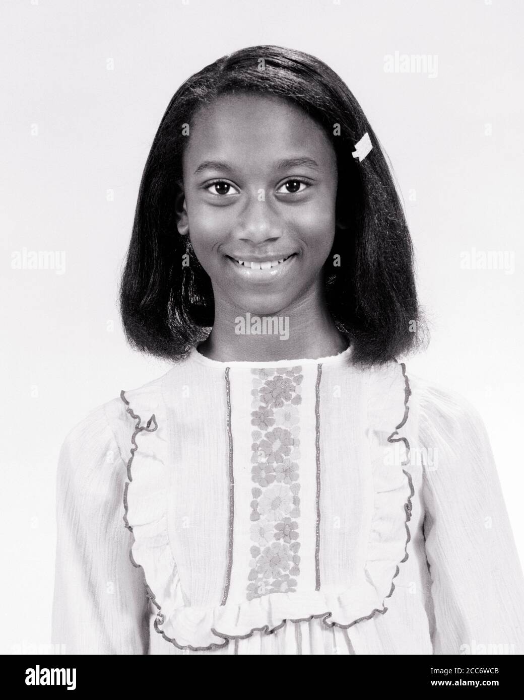 1970s PORTRAIT AFRICAN-AMERICAN TEENAGE GIRL WEARING TRENDY EMBROIDERED RUFFLED PEASANT BLOUSE SMILING LOOKING AT CAMERA  - g8405 HAR001 HARS HALF-LENGTH PERSONS TEENAGE GIRL TRENDY CONFIDENCE EXPRESSIONS B&W EYE CONTACT HAPPINESS CHEERFUL AFRICAN-AMERICANS AFRICAN-AMERICAN BLACK ETHNICITY PRIDE BLOUSE SMILES JOYFUL STYLISH TEENAGED GROWTH JUVENILES PEASANT RUFFLED BLACK AND WHITE EMBROIDERED HAR001 OLD FASHIONED AFRICAN AMERICANS Stock Photo