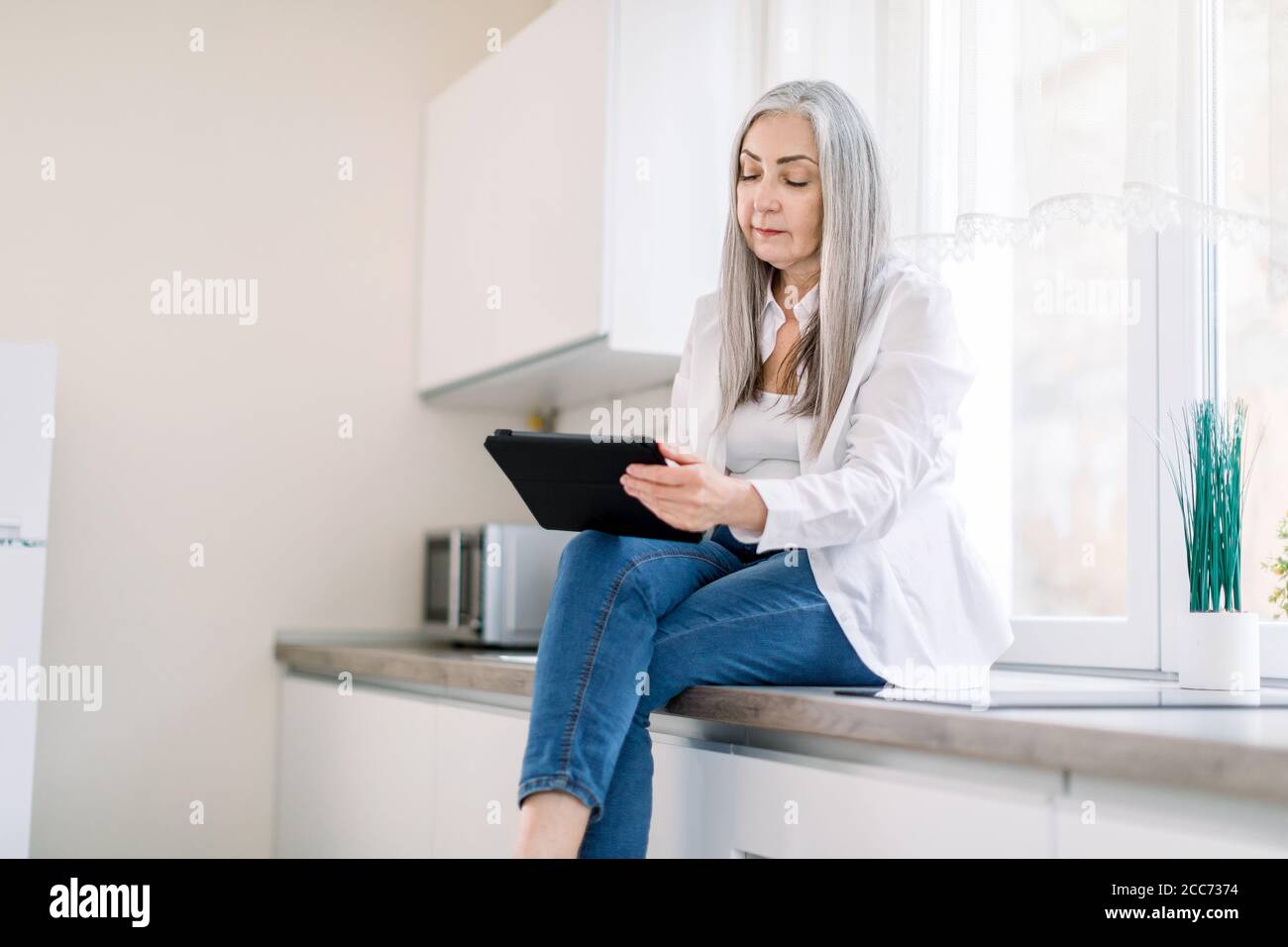 Computer On Countertop High Resolution Stock Photography and Images Alamy