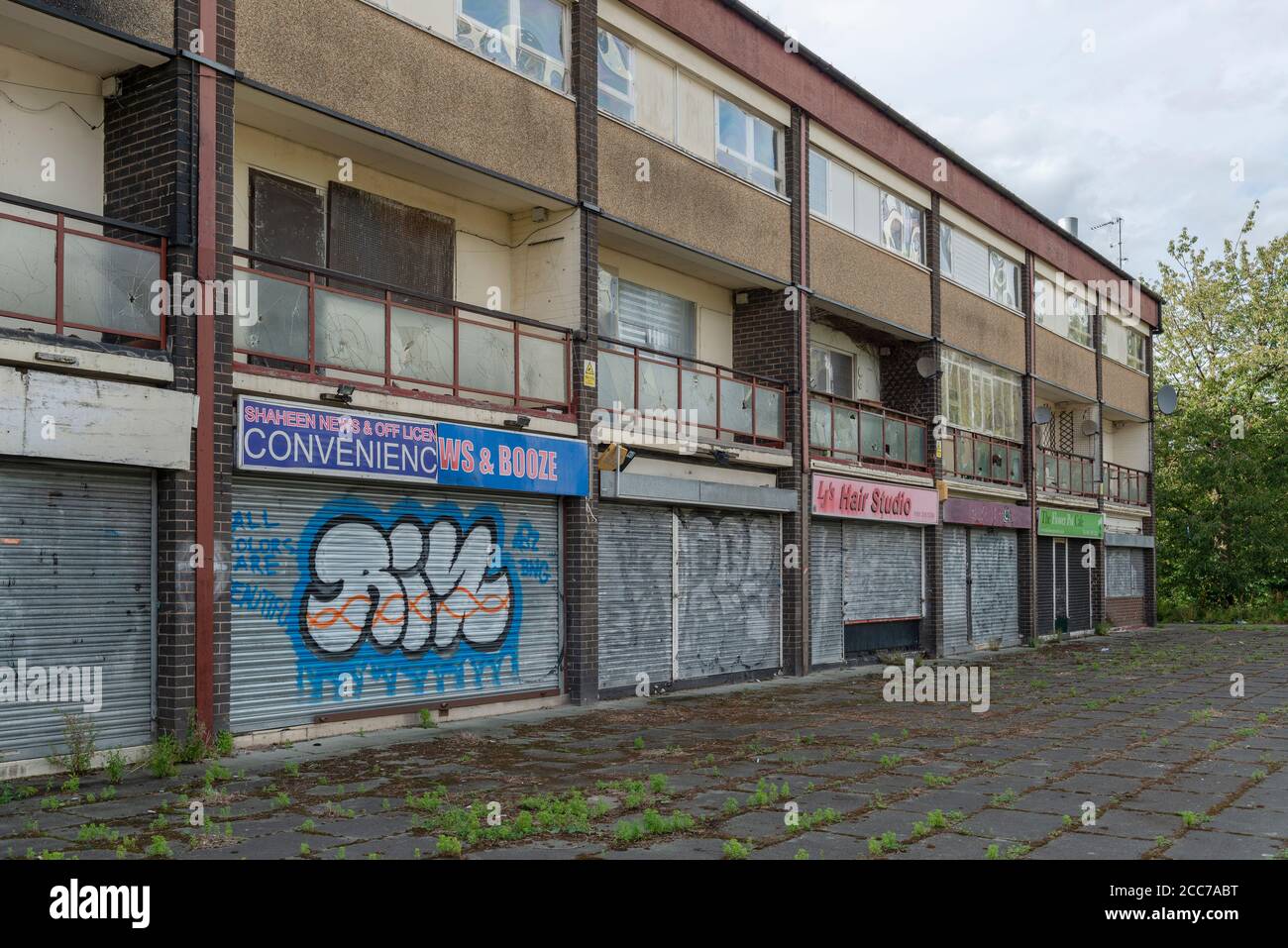 A deserted small precinct centre located in Collyhurst, Manchester. Stock Photo