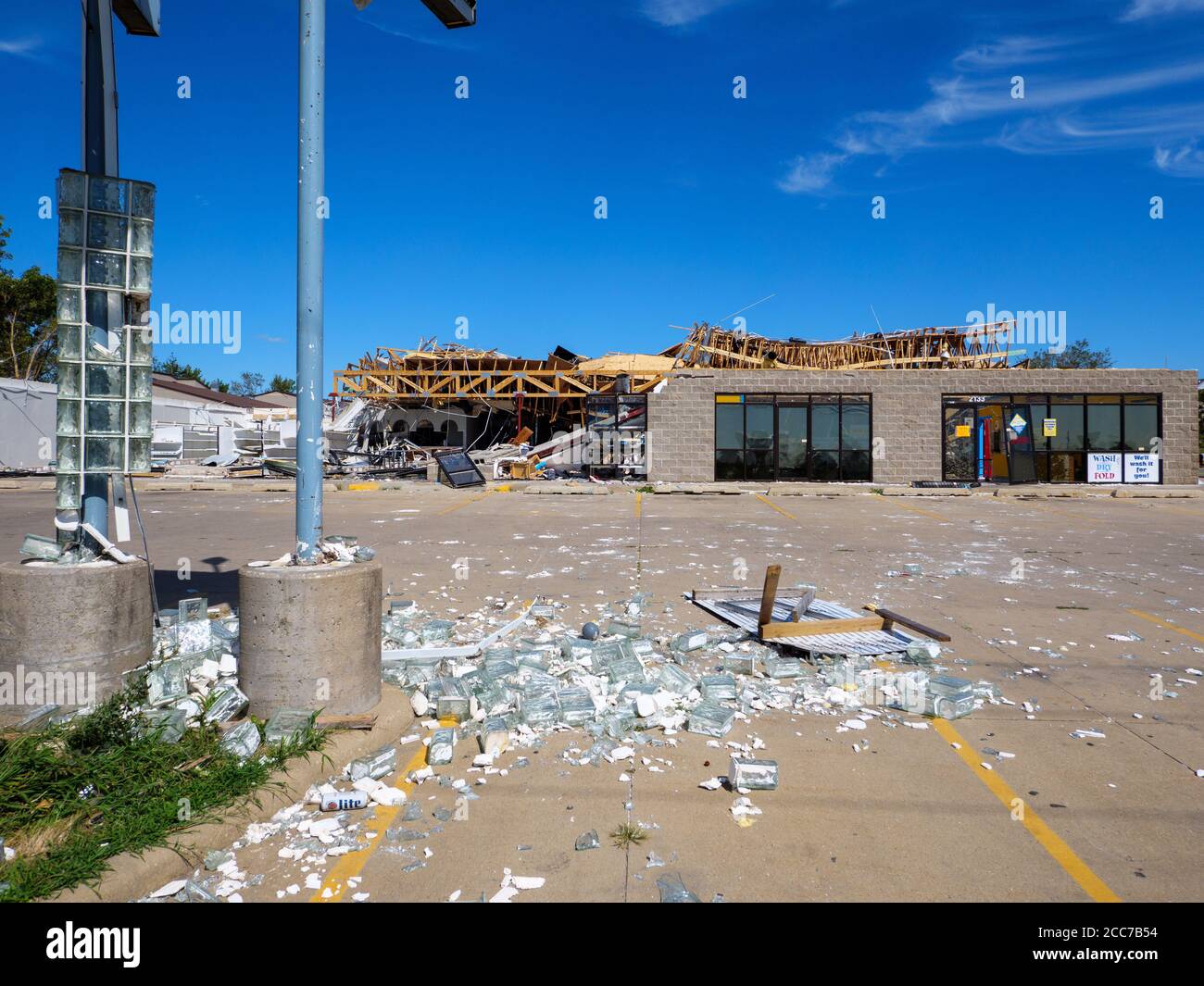 Wiley Plaza strip mall demolished by derecho of August 10, 2020. Cedar Rapids, Iowa Stock Photo