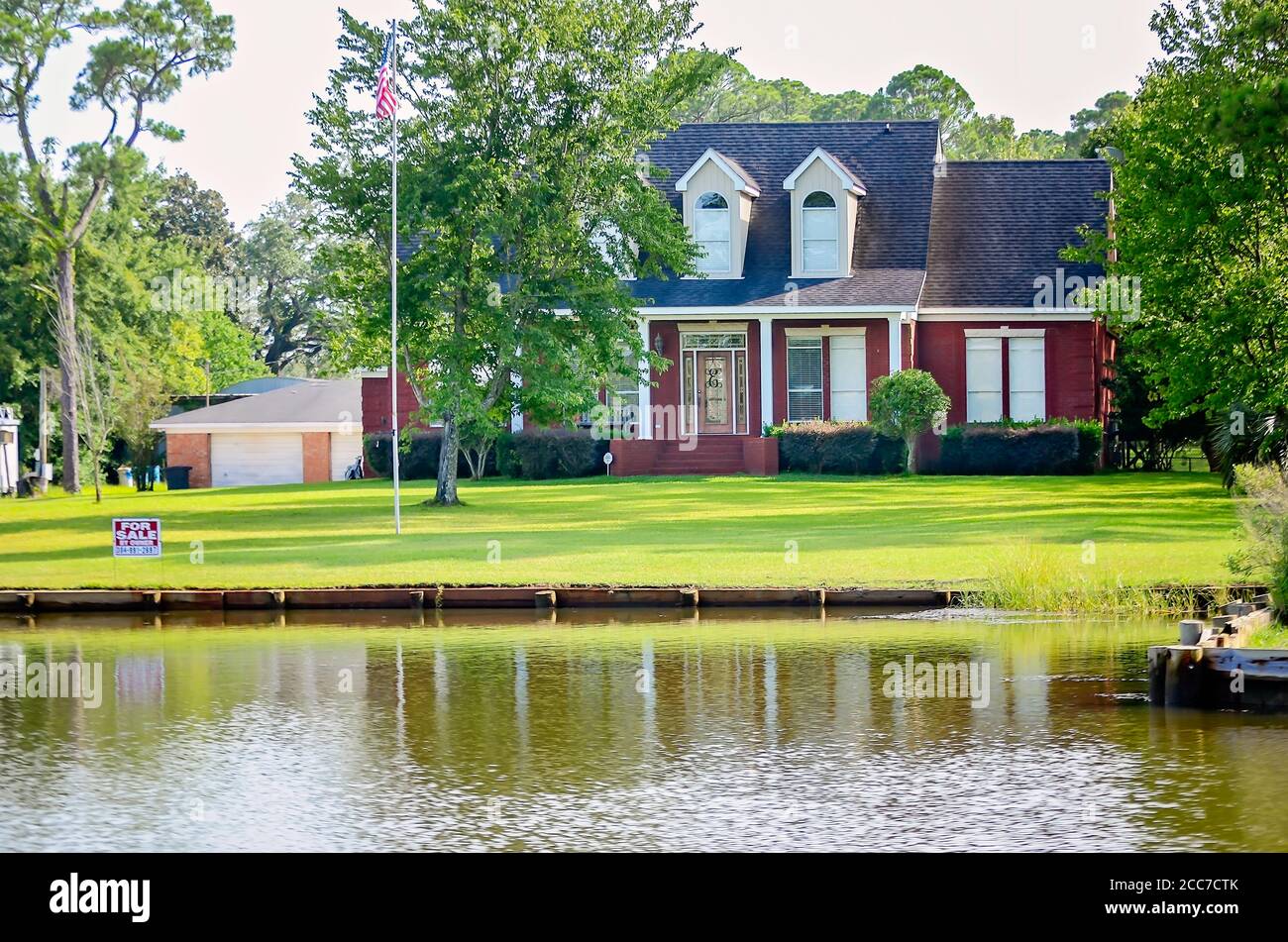 For sale sign house by river hires stock photography and images Alamy