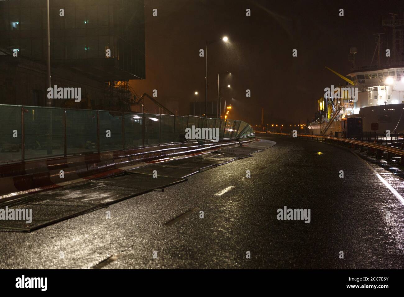 Batten down the hatches hires stock photography and images Alamy