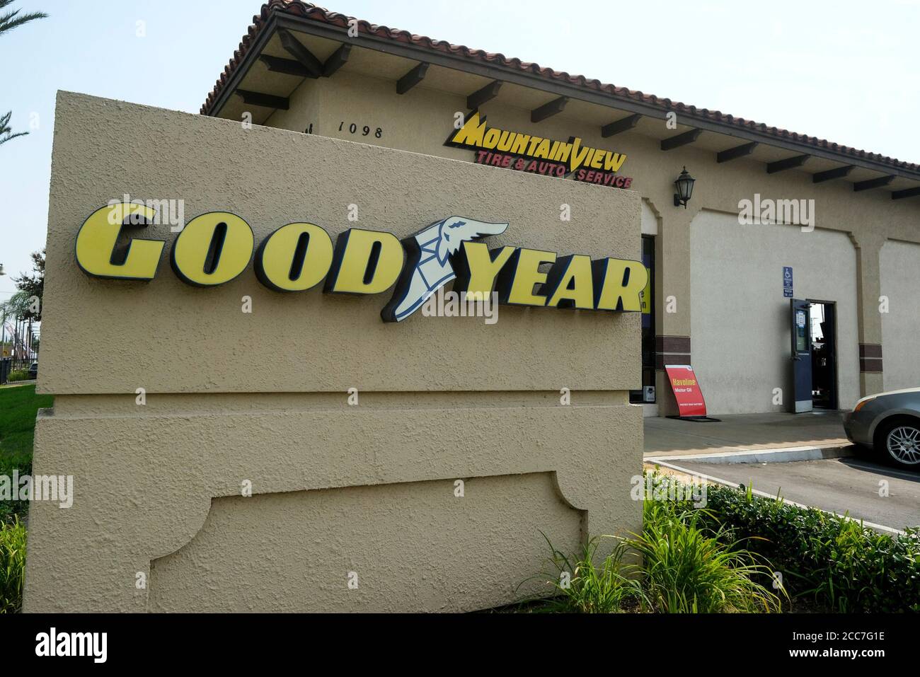 Los Angeles, California, USA. 19th Aug, 2020. A Goodyear Tire and Service store in Los Angeles, Wednesday, Aug.19, 2020. President Donald Trump called for a boycott of Goodyear tires after it was reported that the company has banned the wearing of any politically affiliated slogans, including ''MAGA'' hats. Credit: Ringo Chiu/ZUMA Wire/Alamy Live News Stock Photo