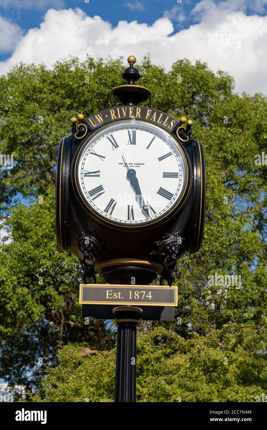 RIVER FALLS, WI/USA - AUGUST 4, 2020: Campus clock and campus logo at the University of Wisconsin, River Falls. Stock Photo