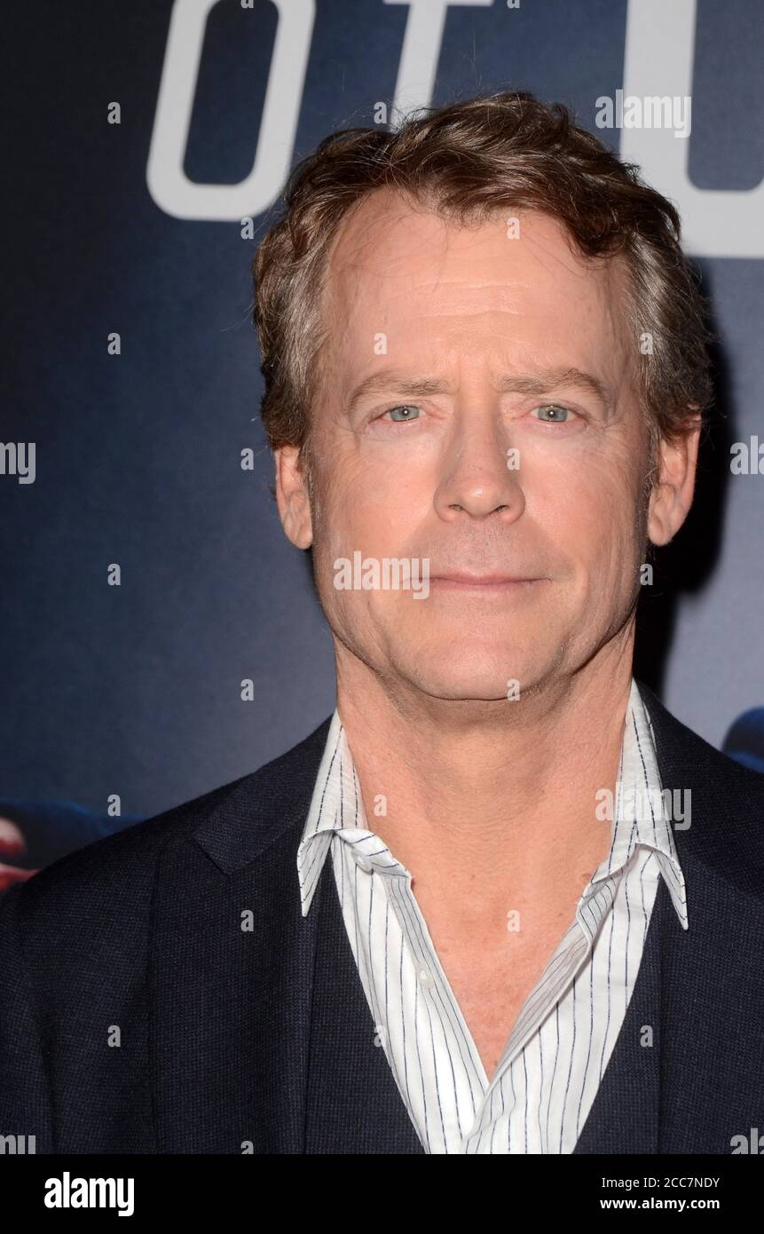 LOS ANGELES OCT 22 Greg Kinnear at the House of Cards Season 6