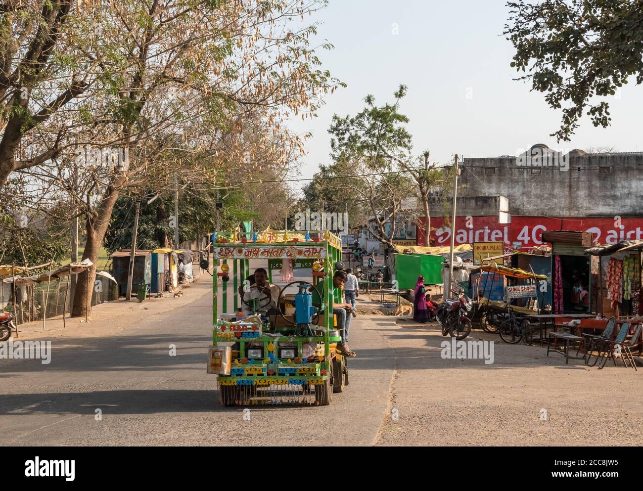 Tempo india hi-res stock photography and images - Alamy