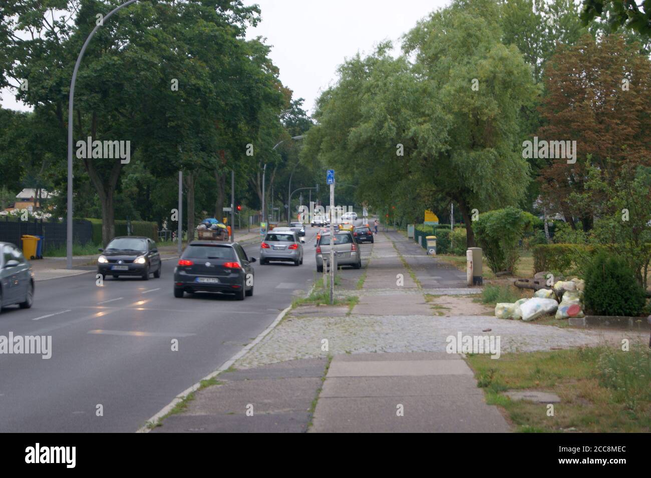 Die Gatower Straße in Höhe Hausnummer 116 in Berlin-Spandau, Blickrichtung Süden, Kladow Stock Photo