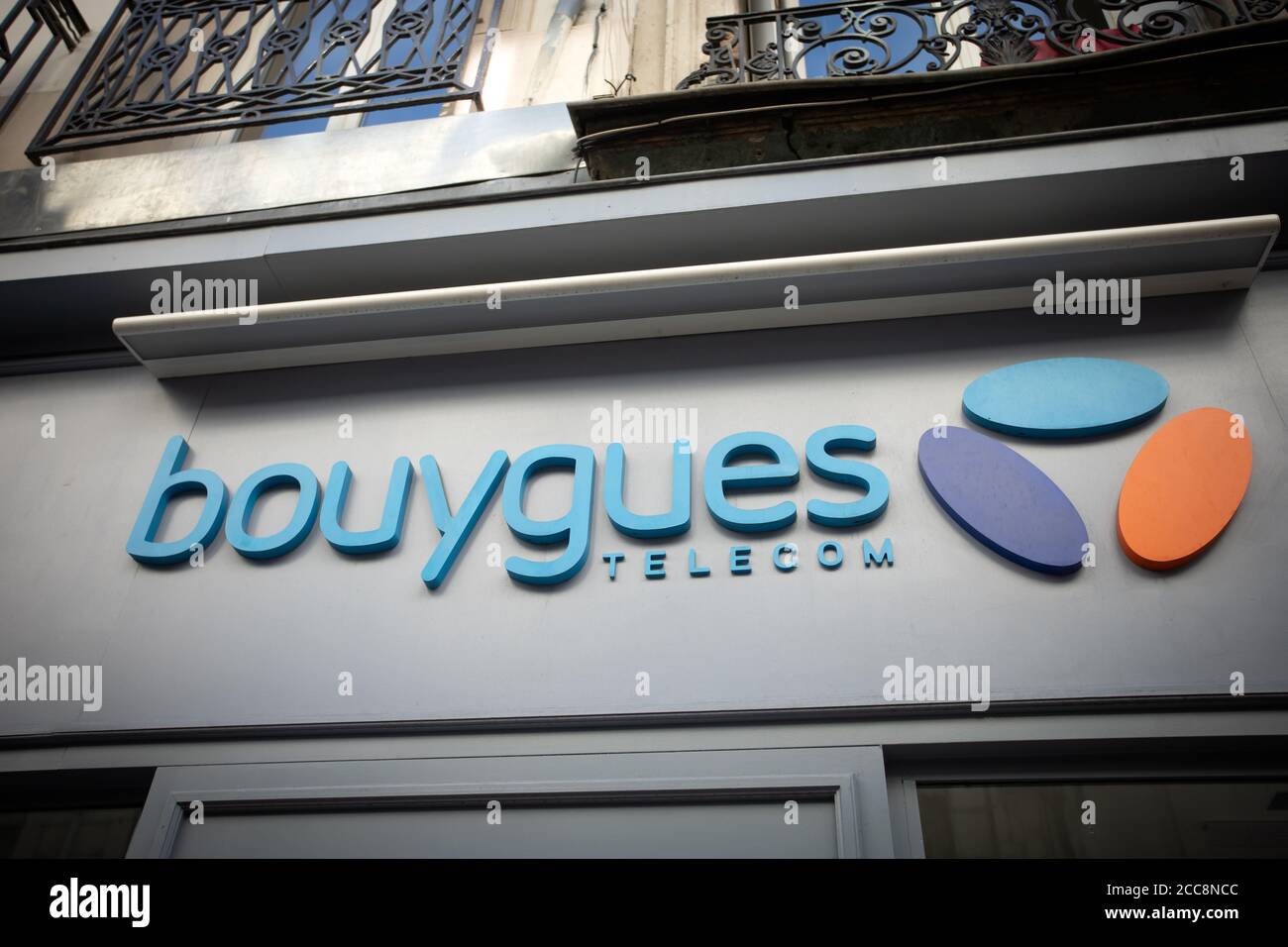 Bouygues telecom mobile phone shop Stock Photo