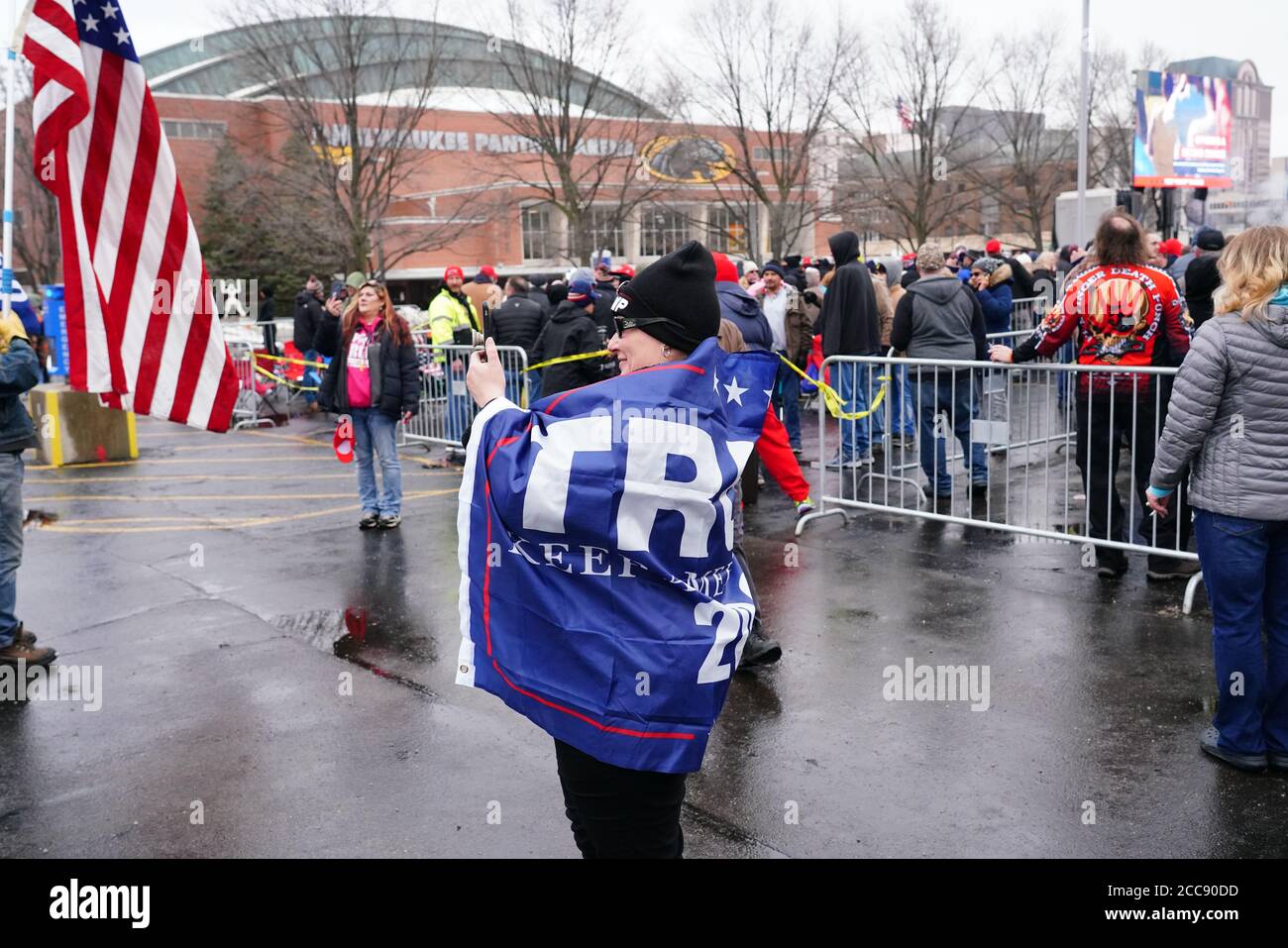 Waiting outside political rally hi-res stock photography and images - Alamy