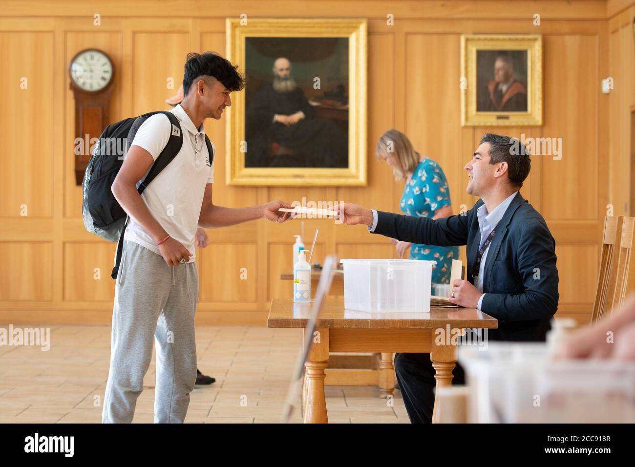 Oxford, UK. 20th Aug, 2020. Magdalen College School GCSE results 2020. Credit: Andrew Walmsley/Alamy Live News Stock Photo