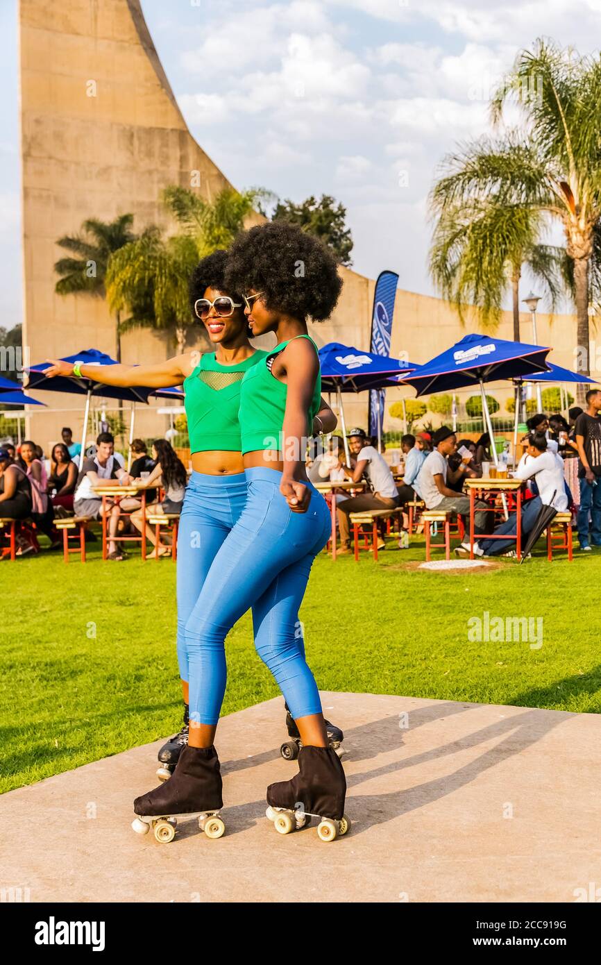 Girls with hair roller smiling hires stock photography and images Alamy