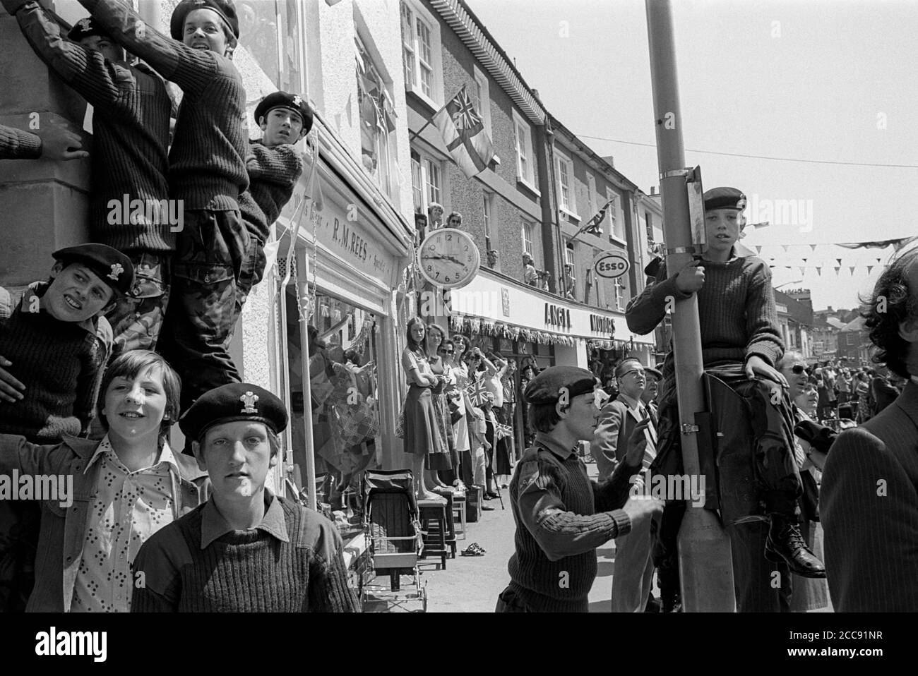 Waiting for the Queen to arrive during her silver jubilee tour of the UK, Carmarthen, South Wales, 1977 Stock Photo