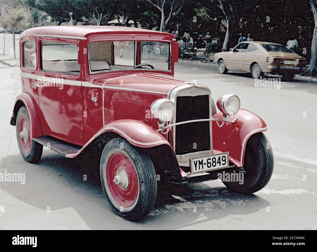Le compte est bon - Page 20 Rhodes-greece-archival-scanned-photo-of-vintage-red-car-to-transport-the-viewer-back-in-time-2CC94NK