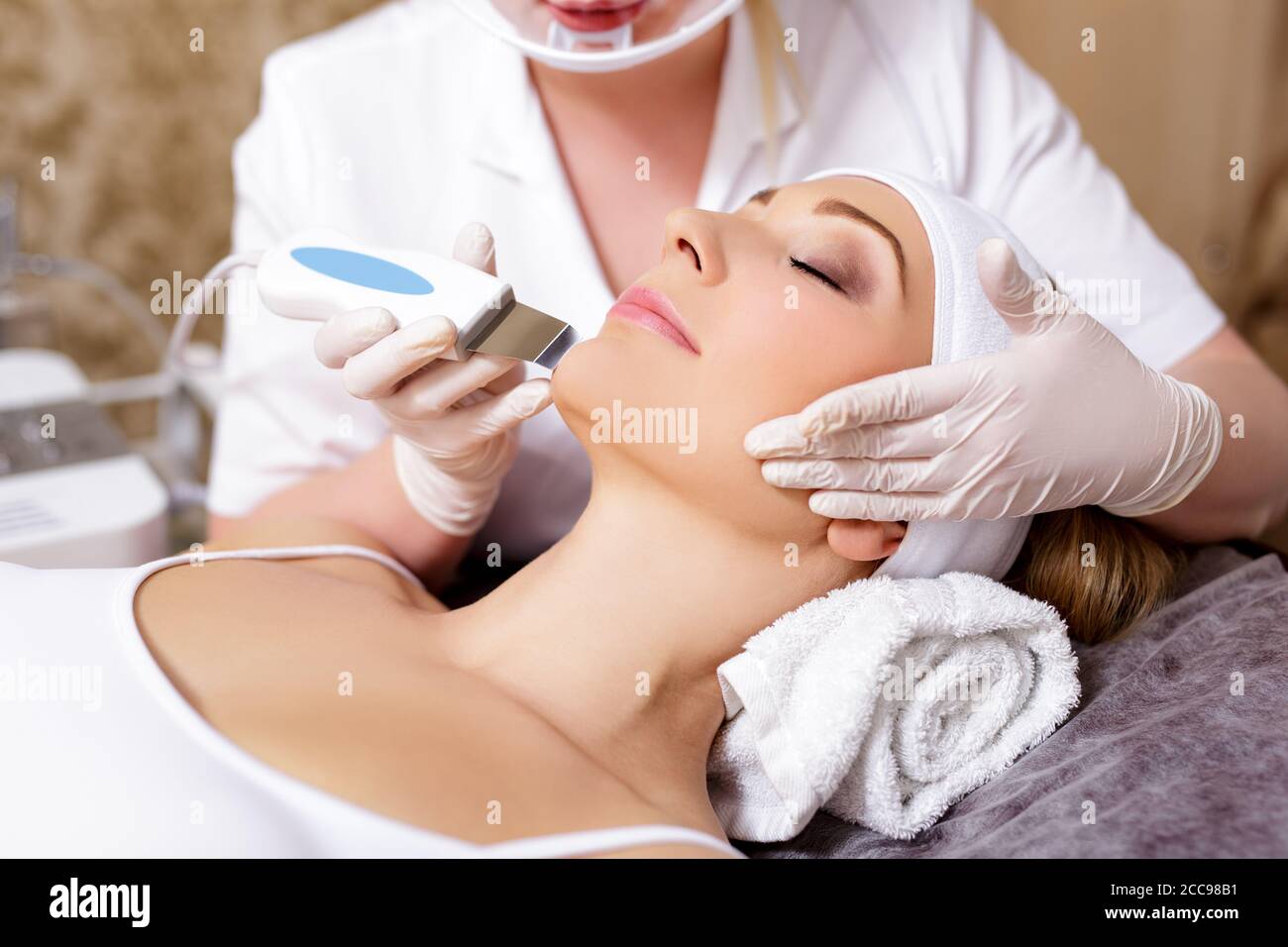 Ultrasonic cavitation device hi-res stock photography and images - Alamy