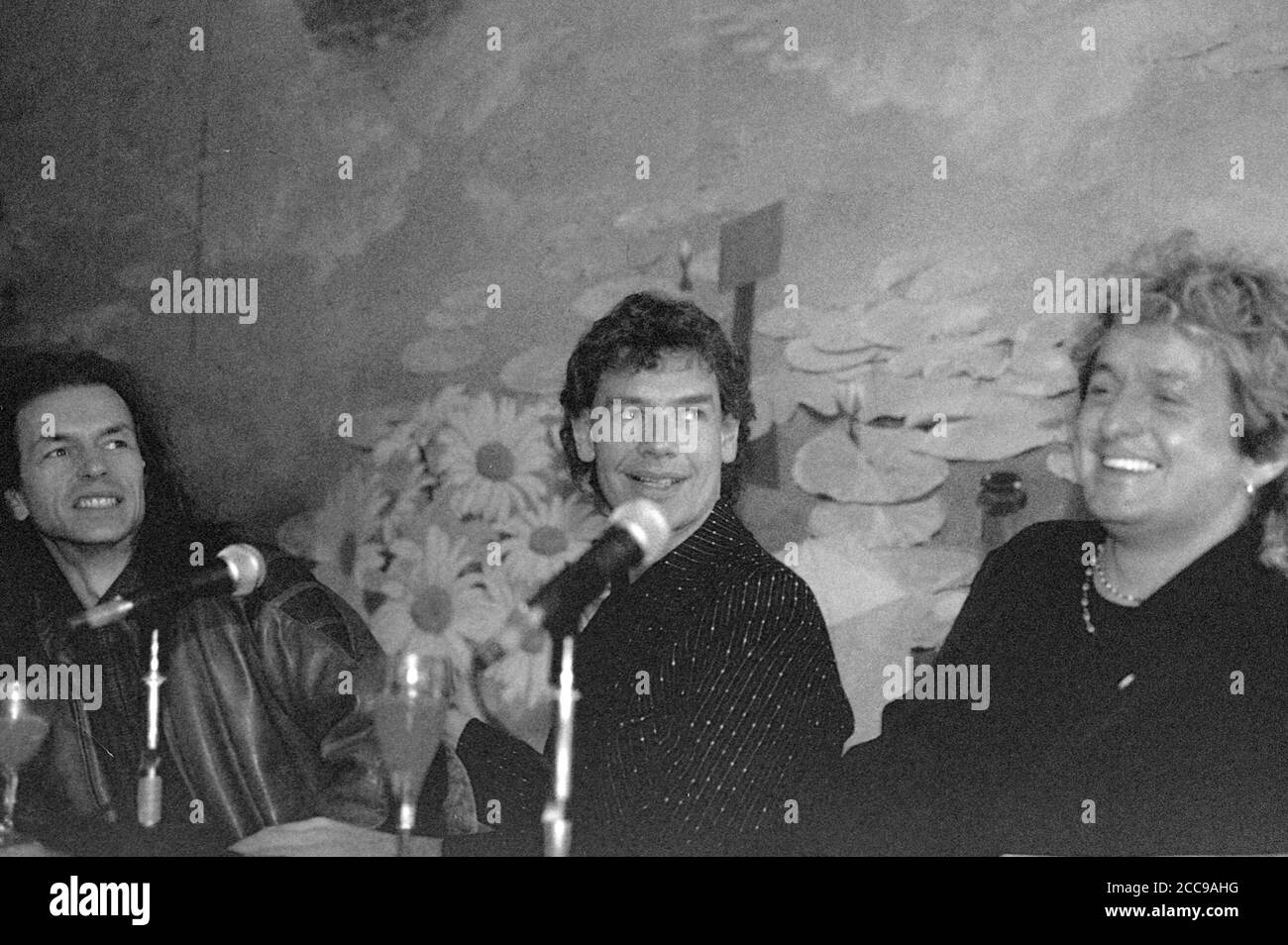 Steve Howe, Bill Bruford and Jon Anderson from AWBH - Anderson, Bruford, Wakeman, Howe at a press conference in a hotel. London, June 18, 1989 | usage worldwide Stock Photo