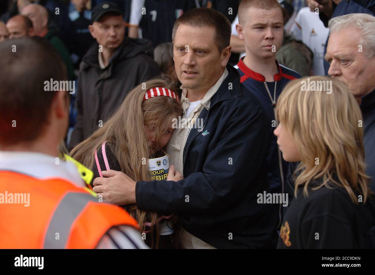 Fans at ninian park hi-res stock photography and images - Alamy