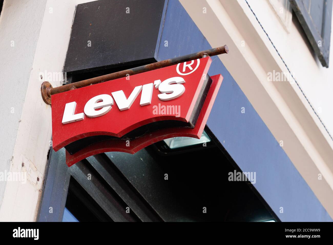 Bordeaux , Aquitaine / France - 08 16 2020 : Levi's red sign and text logo  Levi Strauss levis American clothing company of denim jeans Stock Photo -  Alamy