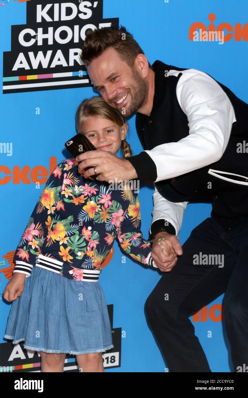 LOS ANGELES MAR 24 Saylor Brotherton, John Brotherton at the 2018 Kid's Choice Awards at