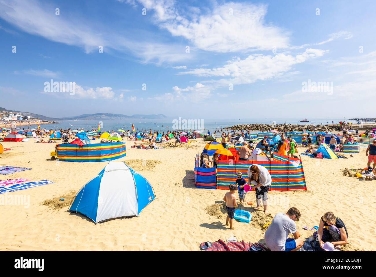 Crowded beach scene lyme regis hi-res stock photography and images - Alamy