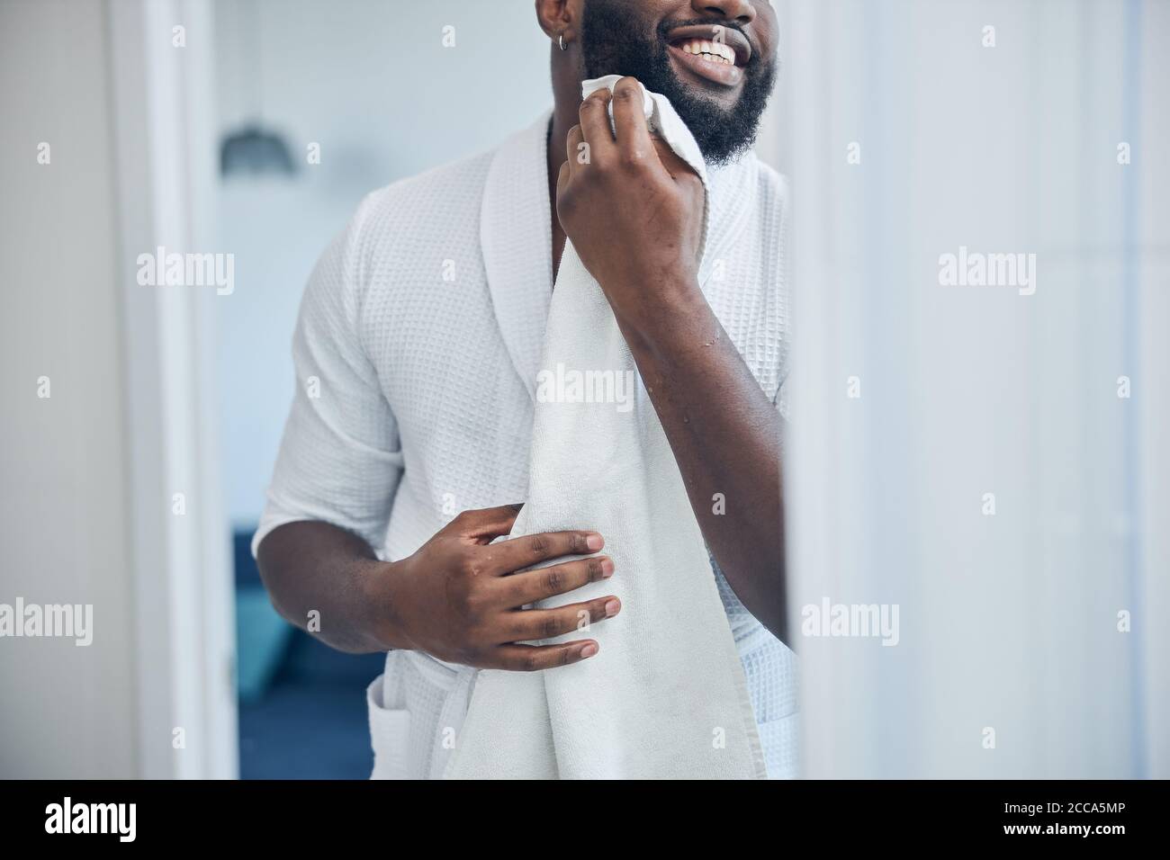 ADJECTIVE FOR A PERSON WHO ENJOYS TAKING CARE OF THEIR APPEARANCE visual data 4