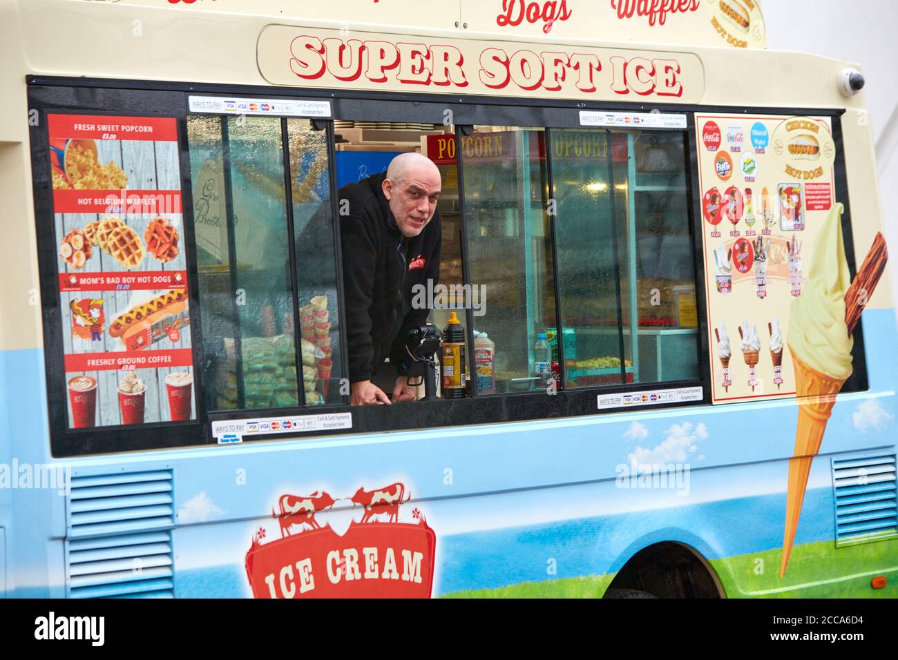 Ice cream seller on the South Bank in London during high winds caused by Storm Ciara Stock Photo