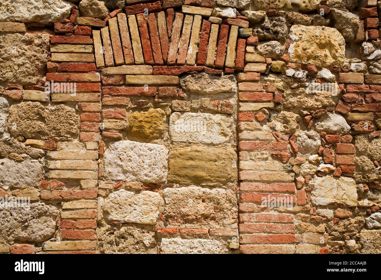 Weatherd brick wall hi-res stock photography and images - Alamy