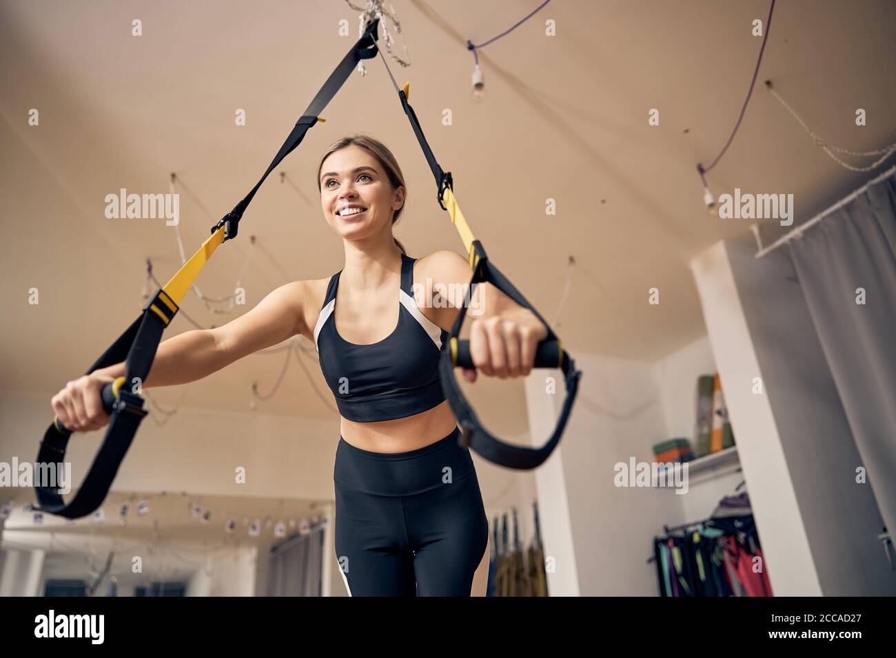 Sporty lady doing a chest press exercise Stock Photo Alamy