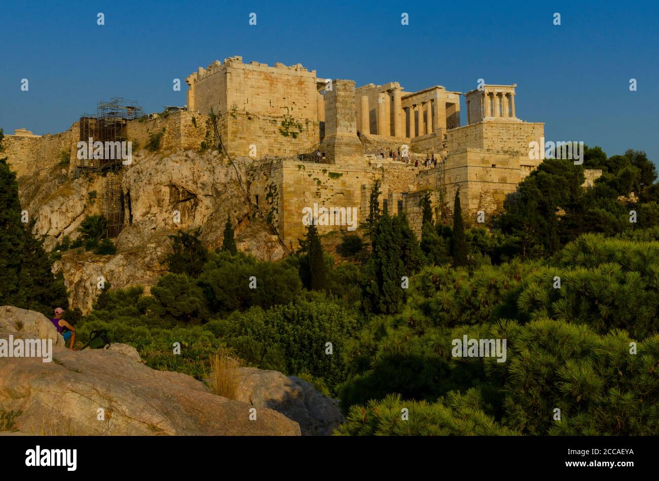The Parthenon and ancient Acropolis from Aeropagus Hill in downtown Athens - Photo: Geopix/Alamy Stock Photo Stock Photo