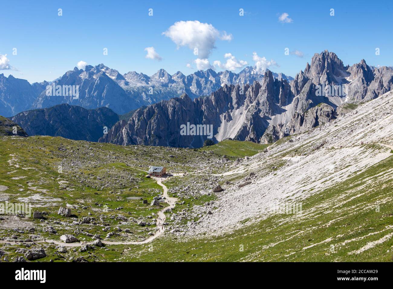 View of the path 101 that makes a loop around the three Lavaredo peaks Stock Photo