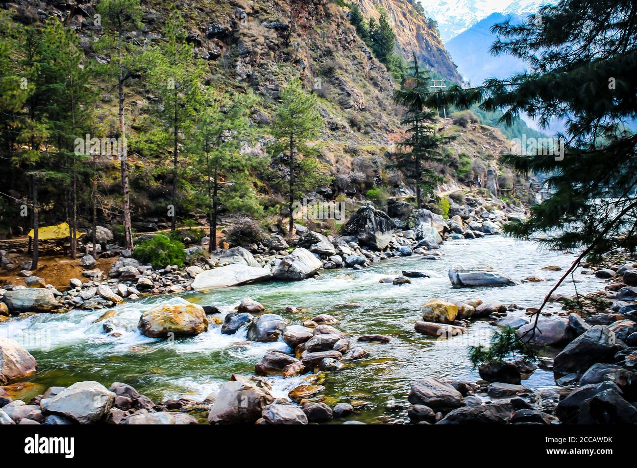 Kasol Manali - Gushing Parvati river in the snow mountains of Himachal Pradesh, India. River water rushing  in the valley of gods. Himachal Pradesh. Stock Photo