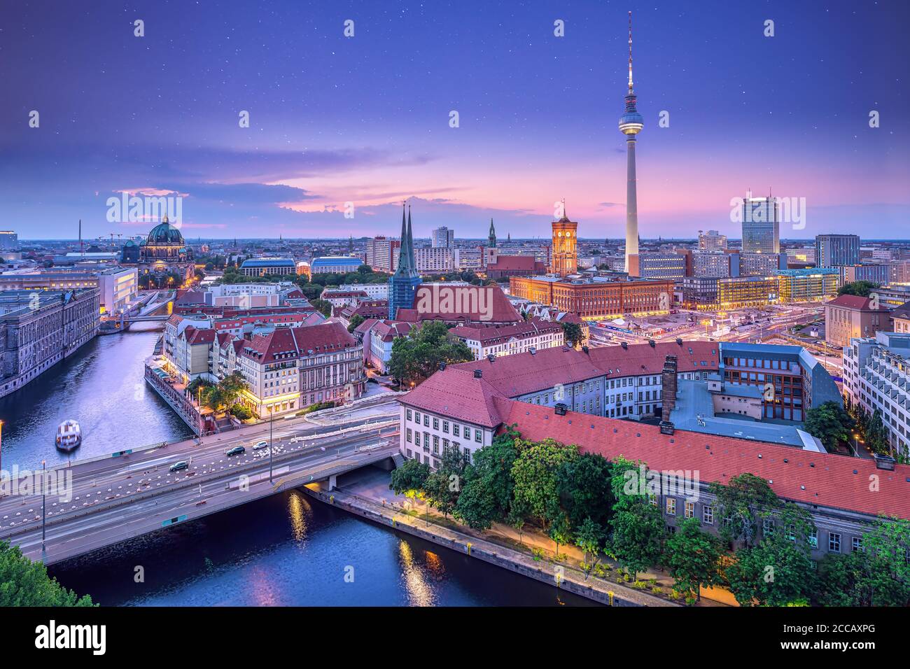 City center at sunset hi-res stock photography and images - Alamy