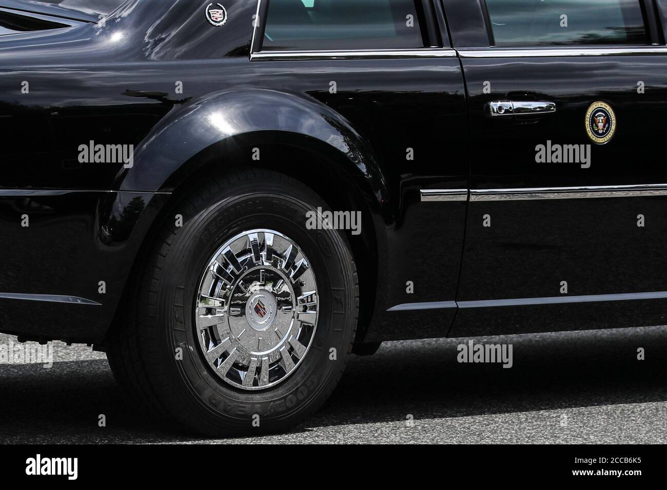 Andrews Air Force Base, Md. 20th Aug, 2020. United States President Donald J. Trump rides the Presidential limousine known as 'the beast' which rolls on specially-made Goodyear tires, at Joint Base Andrews, Md. Trump boards Air Force One at Andrews Air Force Base, Md., on Thursday, Aug. 20, 2020. President Trump on Wednesday urged consumers to snub Goodyear tires, claiming that the company has banned hats bearing his campaign phrase 'Make America Great Again,' or MAGA.Credit: Oliver Contreras/Pool via CNP | usage worldwide Credit: dpa/Alamy Live News Stock Photo