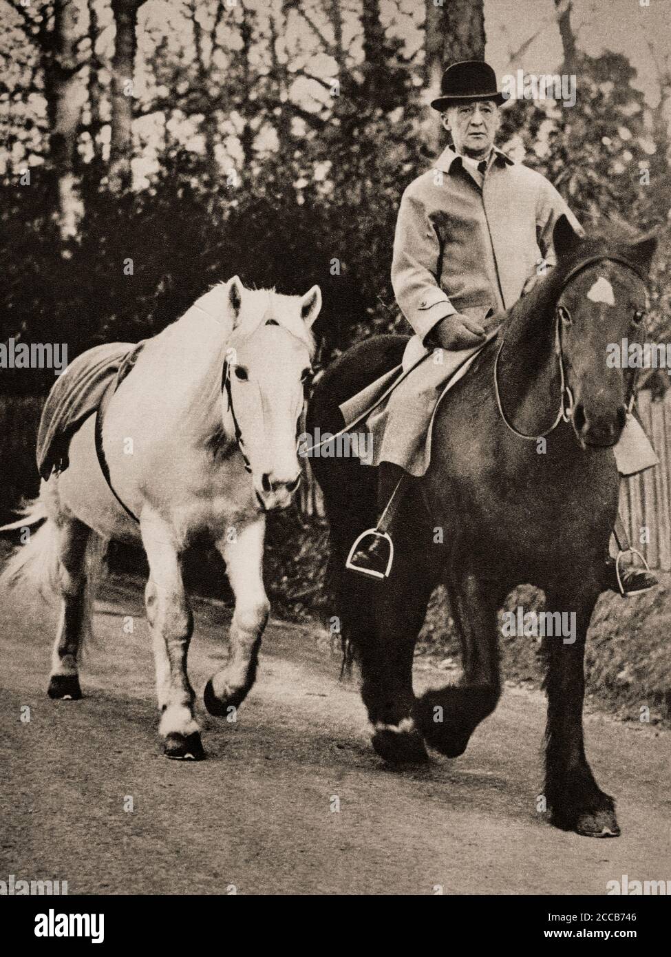 King George V's white shooting pony, unmounted following the death of the monarch at Sandringham, Norfolk on 20th January 1936. Stock Photo