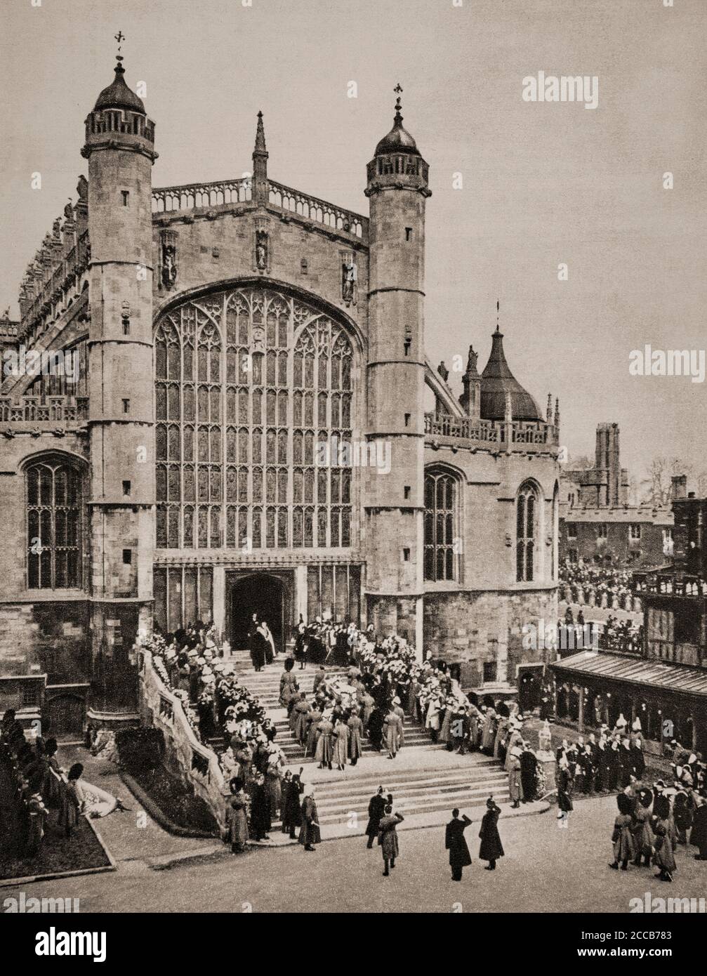 Following the death of King George V on 20th January, the cortege enters St George's Chapel, Windsor Castle, on 28 January 1936 Stock Photo