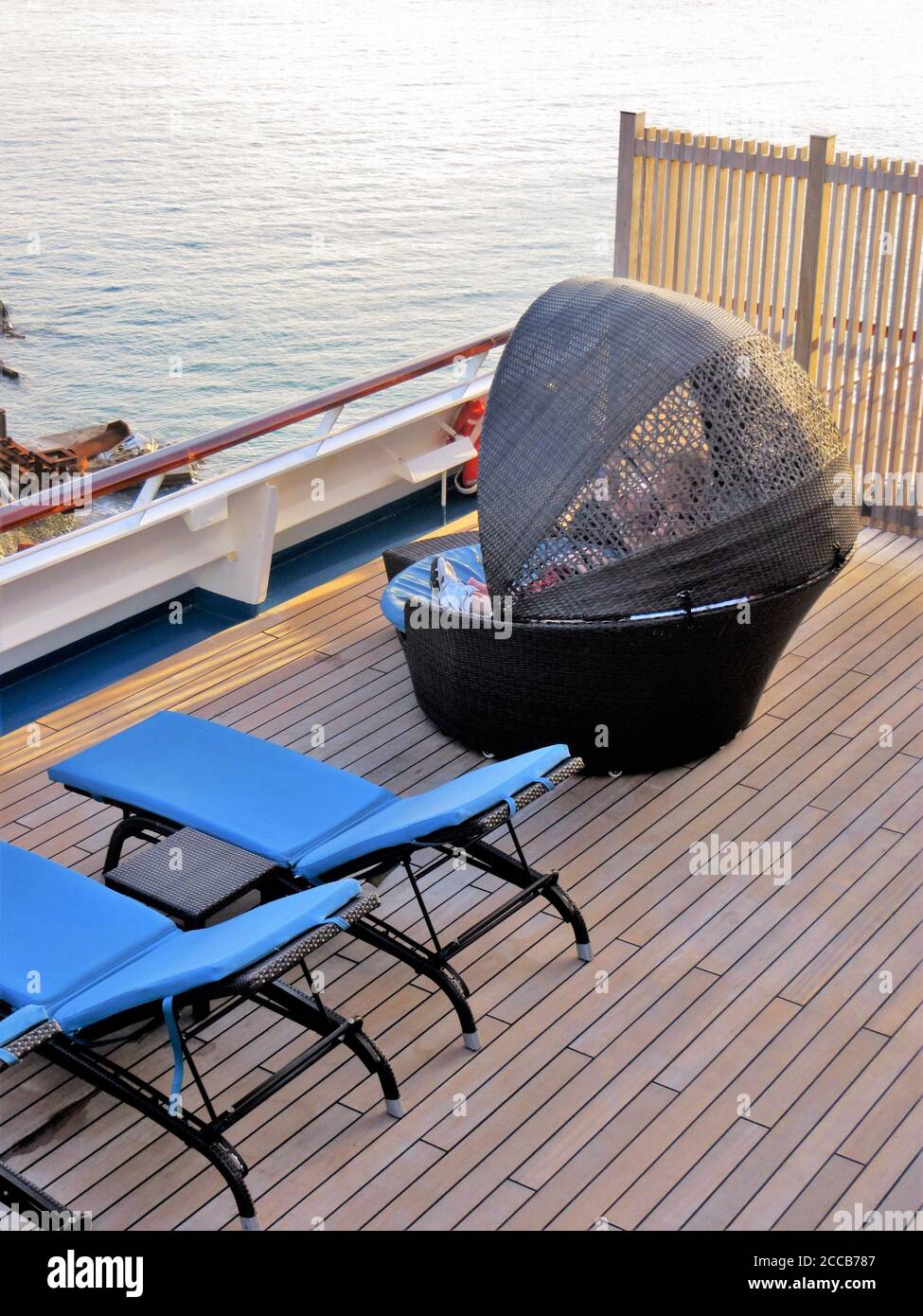 Line deck chairs on tropical hi-res stock photography and images - Alamy