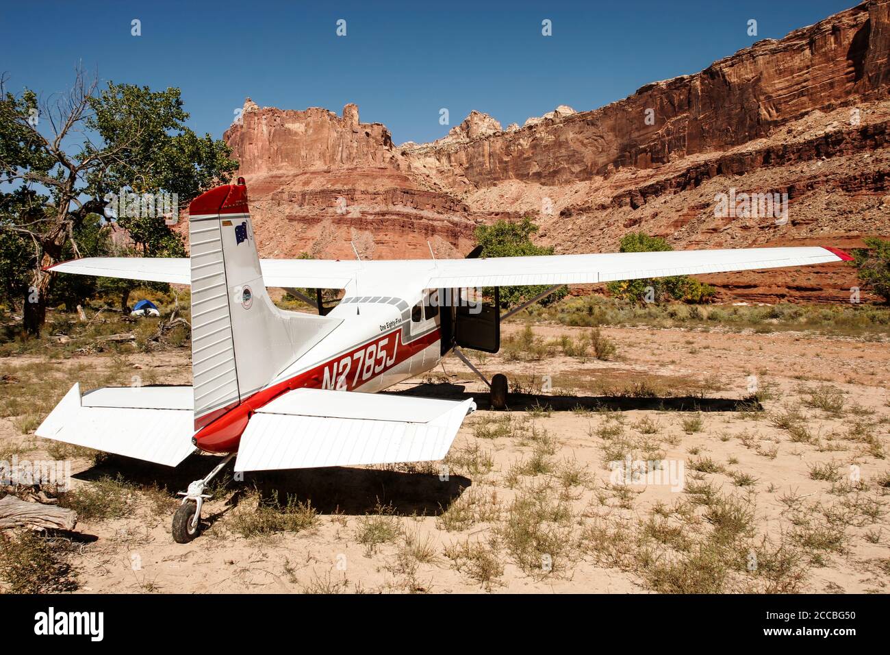 A Cessna 185 Skywagon of the Utah Backcountry Pilots Association parked by the remote Mexican Mountain airstrip on the San Rafael Swell in Utah. Stock Photo