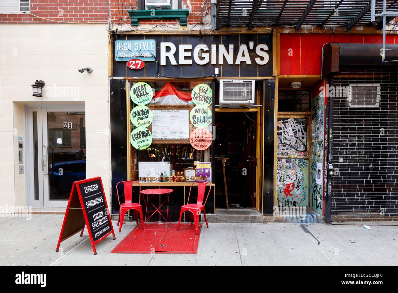 Regina's Grocery, 27 Orchard St, New York, NYC storefront photo of an