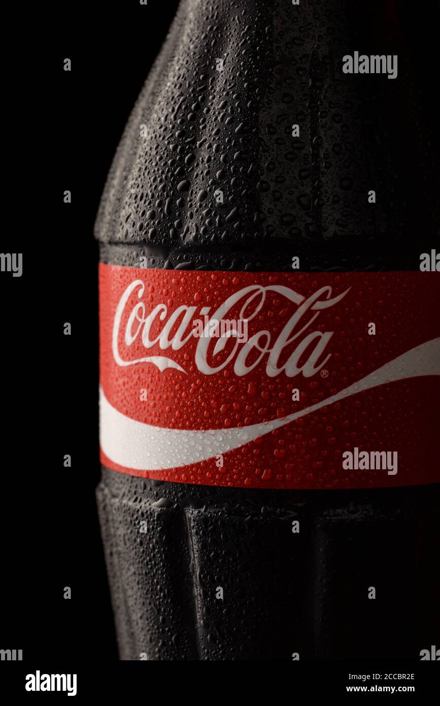 https://c8.alamy.com/comp/2CCBR2E/samara-russia-february-2017-close-up-of-coca-cola-classic-bottle-with-drops-on-black-background-2CCBR2E.jpg
