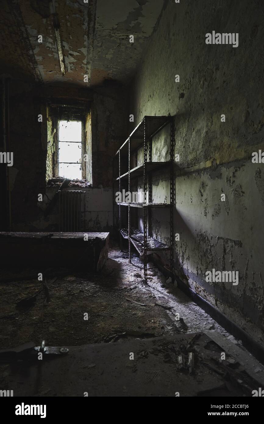 Vertical shot of abandoned and destroyed building room Stock Photo - Alamy